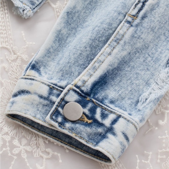 Sky blue lapel distressed raw hem button denim jacket - Picture 7 of 12